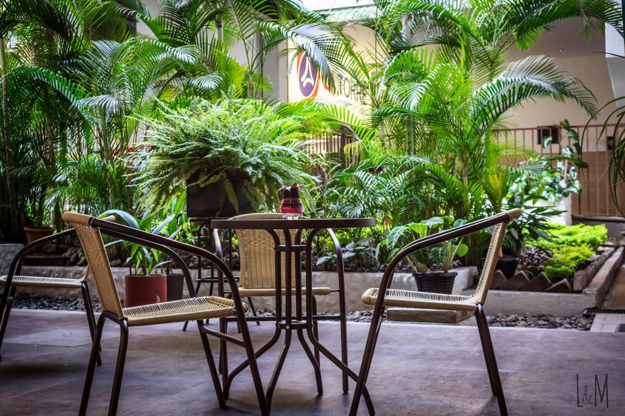 Hotel Dona Carmen Retalhuleu Exteriör bild